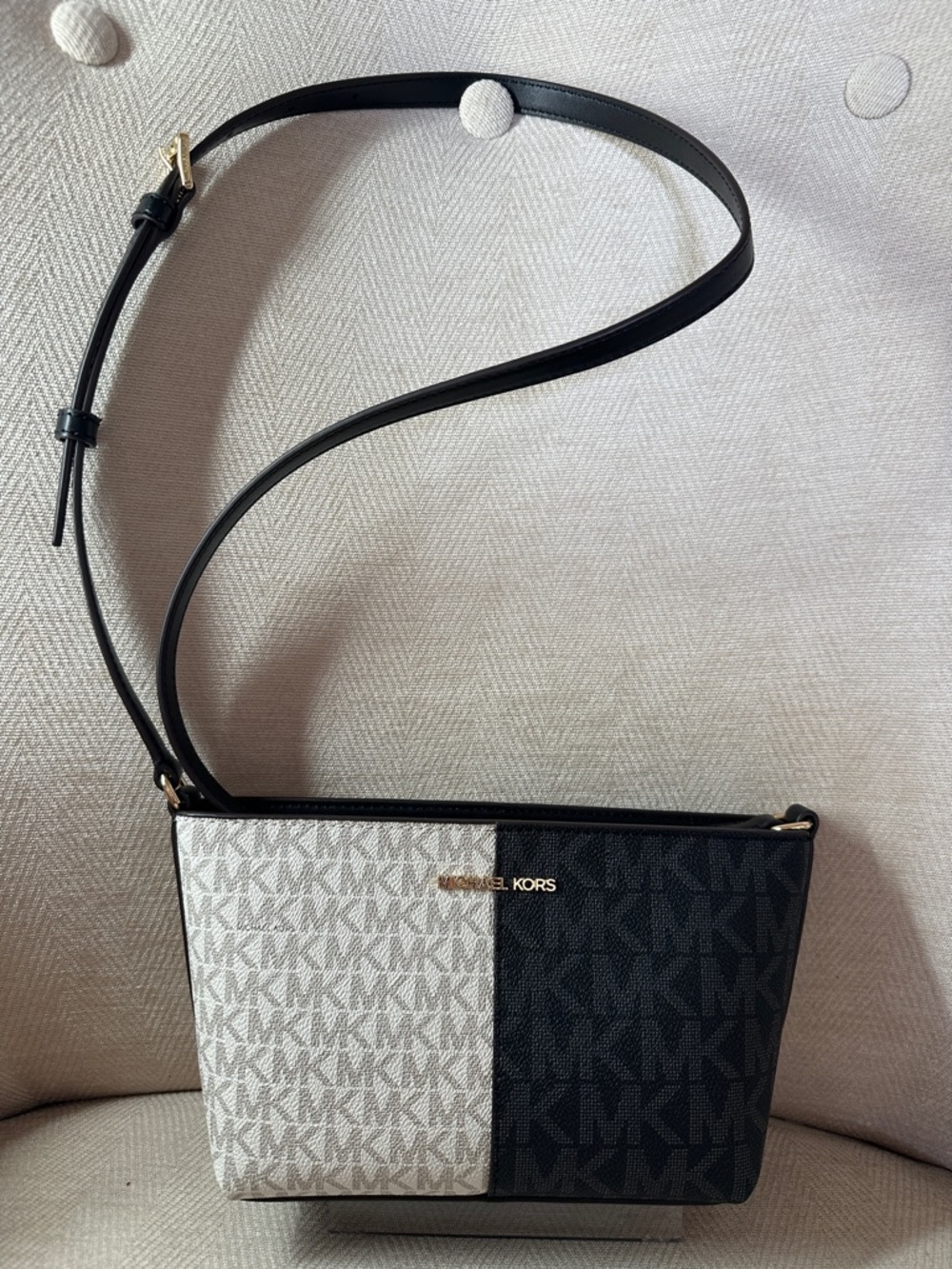 Michael Kors Black and Cream Signature Two-Tone Crossbody NWOT - Picture 5 of 10